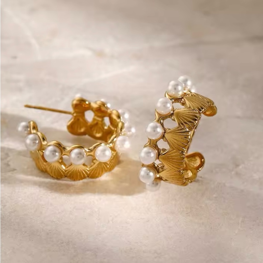Shell Casting Pearls 18K Gold Plated Hoop Earrings